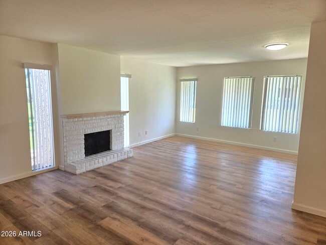 property at 7417 N Vía Camello Del Norte