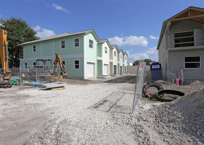 Manors at Middle River in Wilton Manors, FL - Building Photo - Building Photo