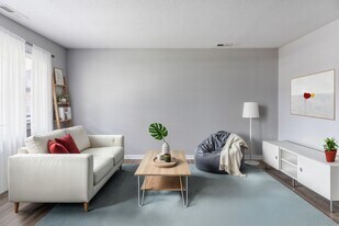 Lauradale in Jacksonville, NC - Building Photo