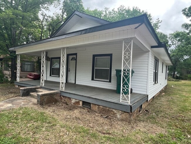 property at 900 N Detroit Ave