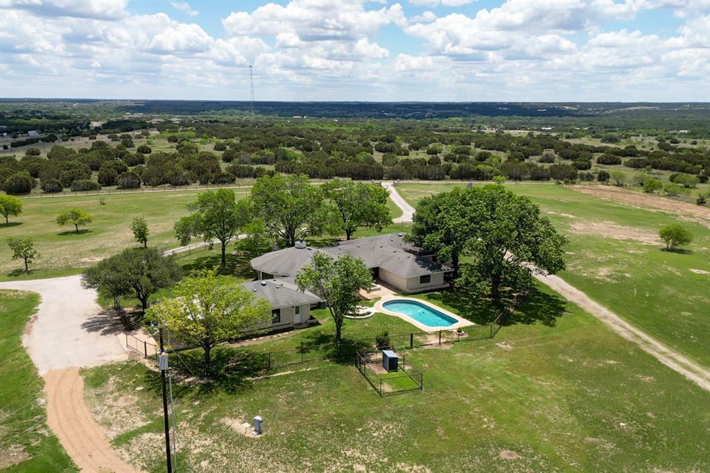 614 Co Rd 207 in Burnet, TX - Building Photo