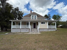 903 E New York Ave in DeLand, FL - Building Photo