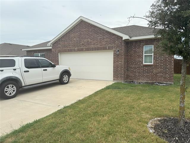 304 Sabine River Rd in Glenn Heights, TX - Building Photo