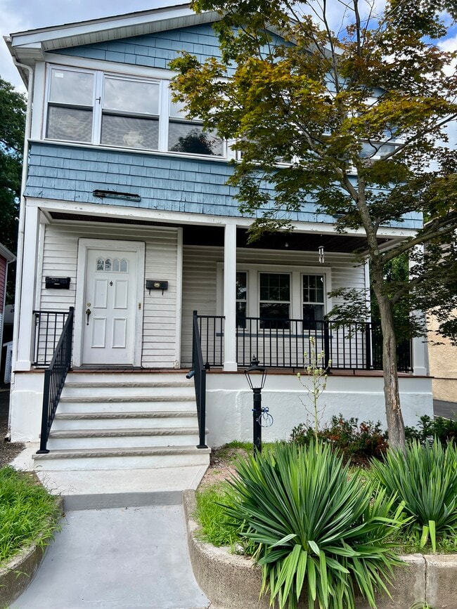 10 Warman St, Unit First Floor