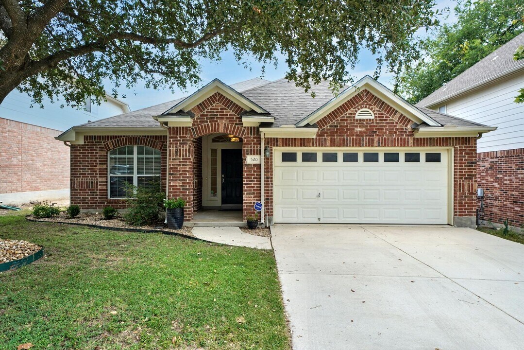 520 Ginsberg Dr in Schertz, TX - Building Photo