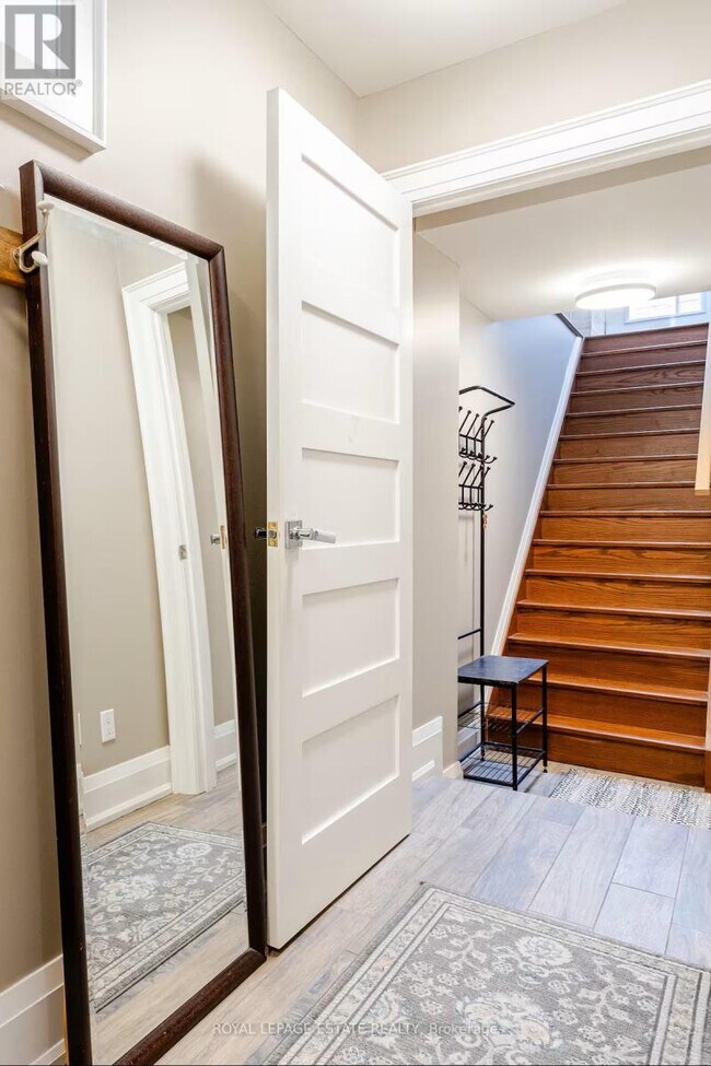 30 Rhydwen Ave in Toronto, ON - Building Photo - Building Photo