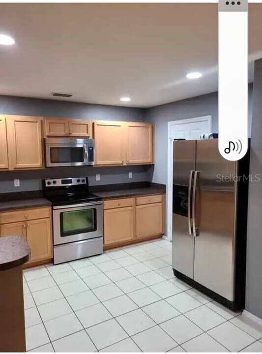 1034 Chalcedony St in Kissimmee, FL - Building Photo