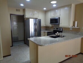 44121 Planet Cir in Lancaster, CA - Building Photo - Building Photo