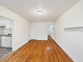 5743 N Park Ave in Philadelphia, PA - Foto de edificio - Building Photo