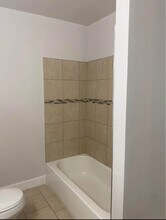 266 7th St, Unit 7th St in Buffalo, NY - Foto de edificio - Building Photo