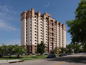 Barry Towers in Memphis, TN - Building Photo - Building Photo