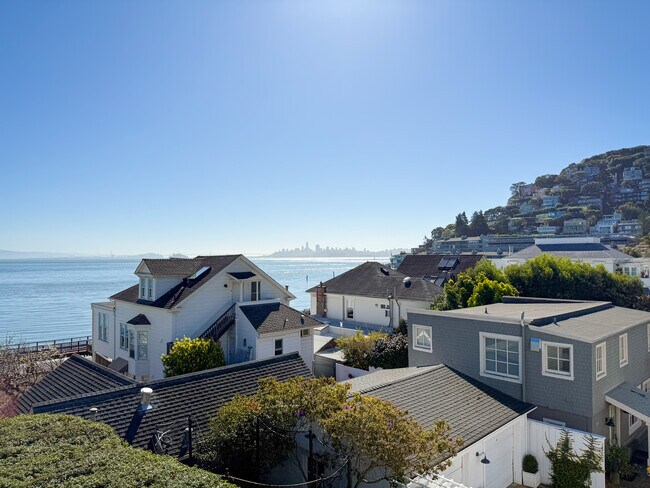 217 Richardson St in Sausalito, CA - Foto de edificio - Building Photo