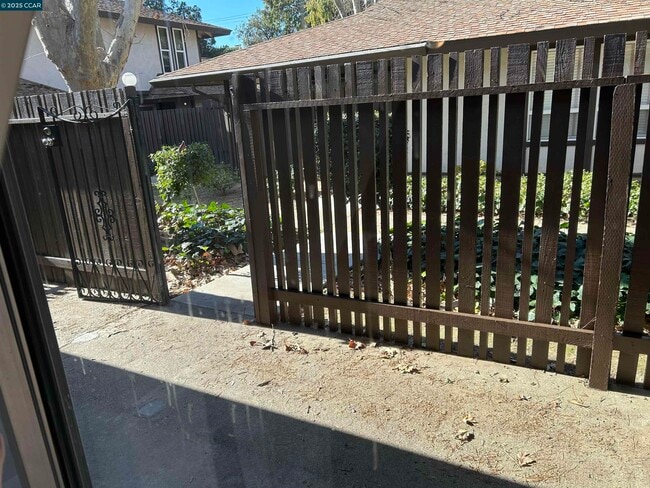 property at 5451 Roundtree Pl