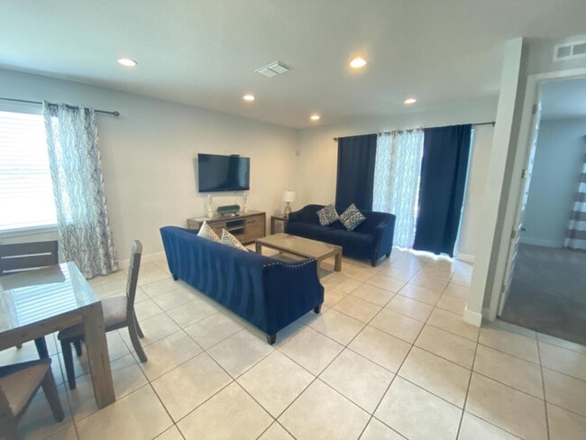 350 Lasso Dr in Kissimmee, FL - Building Photo - Building Photo