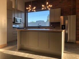 330 S Cherry St, Unit A in Burlington, WA - Building Photo