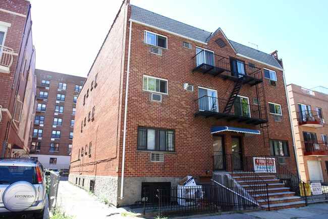 147-18 Barclay Ave in Flushing, NY - Building Photo - Building Photo