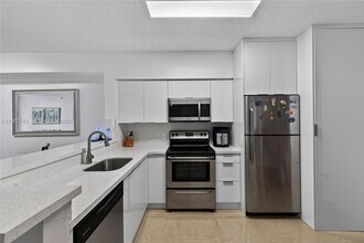 5091 NW 7th St in Miami, FL - Building Photo - Building Photo