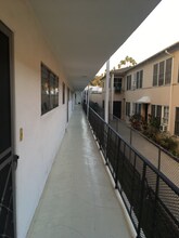 5711 Carlton Way in Los Angeles, CA - Building Photo - Building Photo