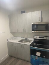 1710 NW 1st Ct-Unit -2 in Miami, FL - Foto de edificio - Building Photo