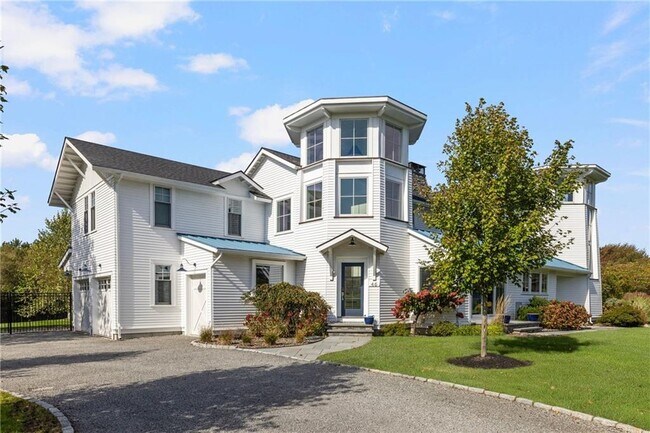 46 Carnegie Heights Dr in Portsmouth, RI - Building Photo - Building Photo