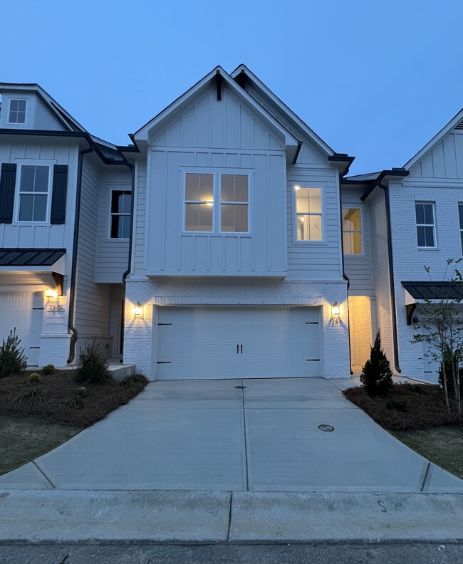 1245 Willowcrest Way in Cumming, GA - Foto de edificio - Building Photo