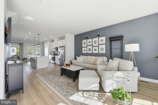 223 Edwin Rd in Frederick, MD - Foto de edificio - Building Photo