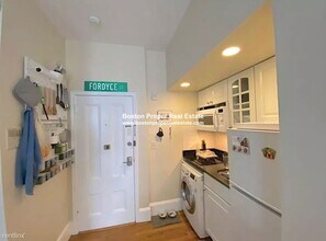 230 Newbury St-Unit -Apt 32 in Boston, MA - Building Photo - Building Photo