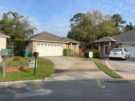 858 Van Dyke Dr in Shalimar, FL - Building Photo