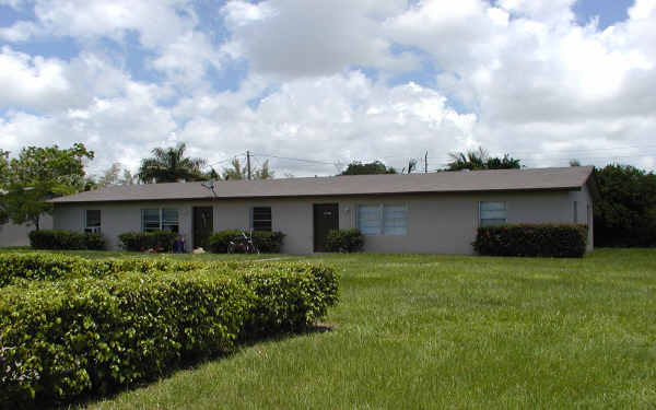 3583 Melaleuca Ln in Lake Worth, FL - Building Photo