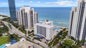 19201 Collins Ave in Sunny Isles Beach, FL - Building Photo