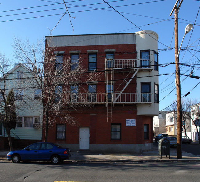 125 Avenue E in Bayonne, NJ - Building Photo - Building Photo