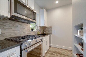 2401 E 17th St in Austin, TX - Building Photo - Building Photo
