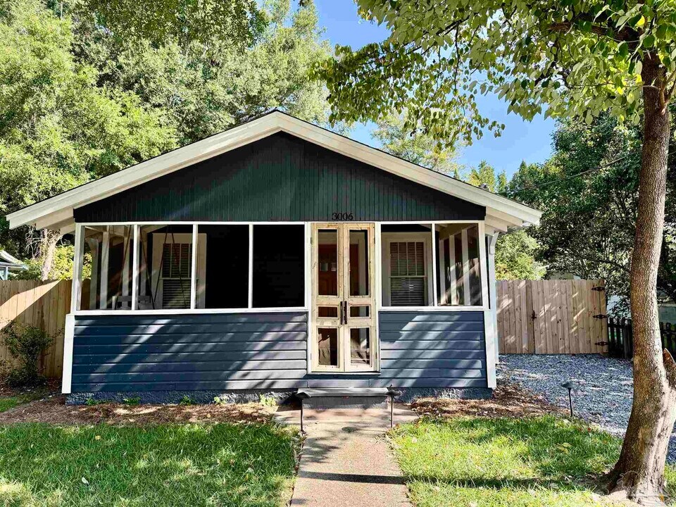 3006 E Gonzalez St in Pensacola, FL - Building Photo