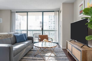 1 W Superior St in Chicago, IL - Building Photo
