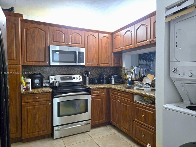 231 NW 109th Ave in Miami, FL - Building Photo - Building Photo