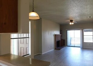 2407 W Slaughter Ln in Austin, TX - Building Photo - Building Photo