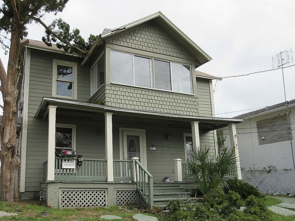 232 N Peninsula Dr in Daytona Beach, FL - Building Photo
