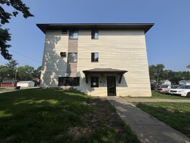 527 8th Ave S in St. Cloud, MN - Building Photo