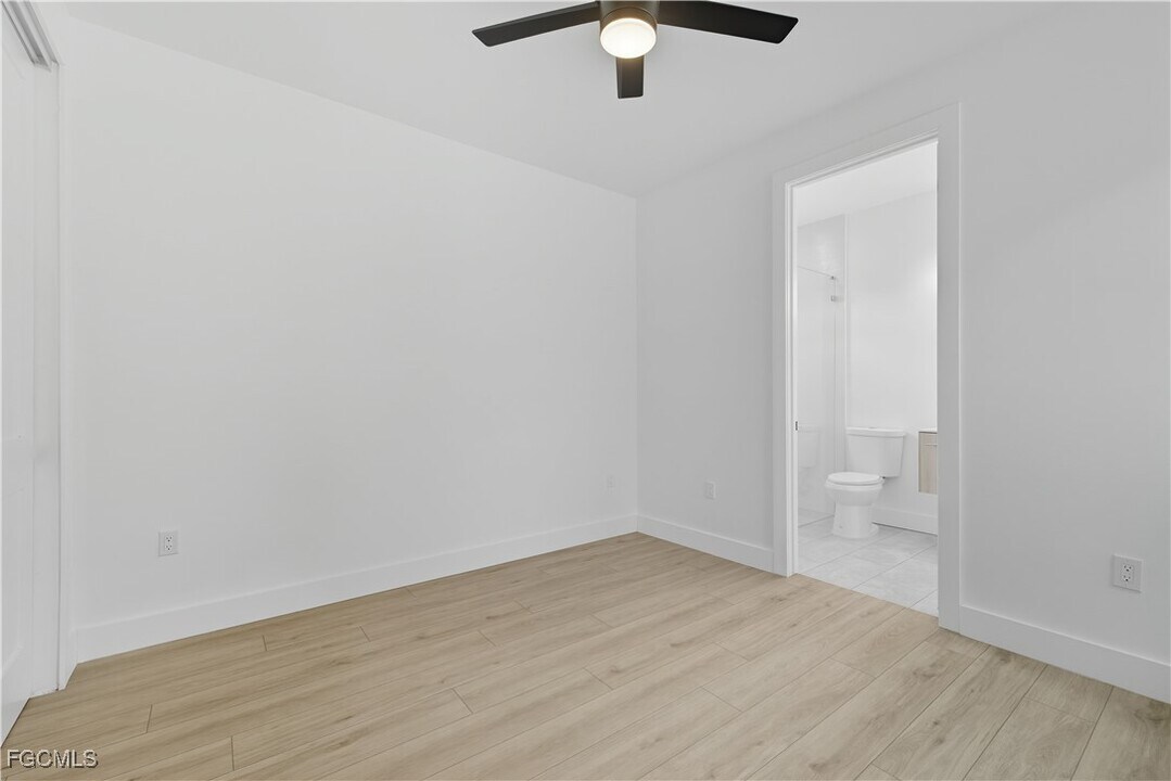 2561 Wilson Blvd N in Naples, FL - Building Photo