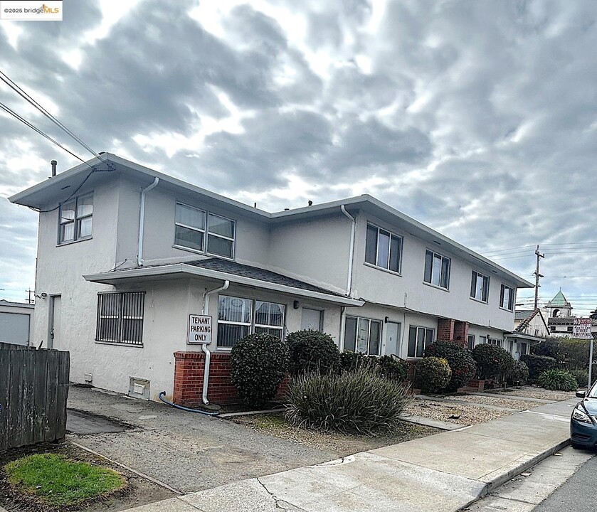 3320 Barrett Ave in Richmond, CA - Building Photo