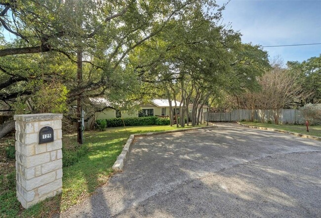 125 Queen Anne Cir in Canyon Lake, TX - Building Photo - Building Photo