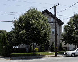 1266 Cranston St in Cranston, RI - Building Photo - Building Photo