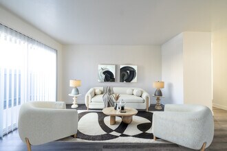 343 Autumn Dr, Unit 109 in San Marcos, CA - Building Photo - Building Photo