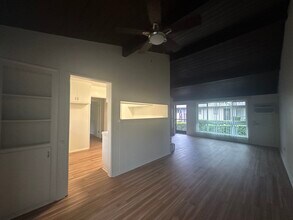 10863-10881 Whipple St in North Hollywood, CA - Foto de edificio - Building Photo