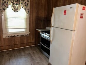 416 N Tillman St, Unit B in Glennville, GA - Foto de edificio - Building Photo