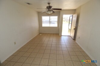 203 W Bobwhite Ln in Harker Heights, TX - Building Photo - Building Photo