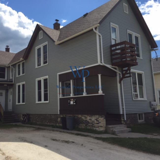 1411 Marshall St, Unit 1 in Manitowoc, WI - Building Photo - Building Photo