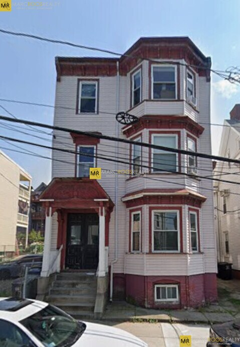 33 Falcon St in Boston, MA - Building Photo