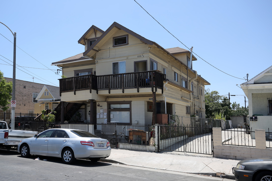 1233 S Kenmore Ave in Los Angeles, CA - Building Photo