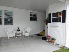 215 Tiger Lilly Dr in Parrish, FL - Foto de edificio - Building Photo